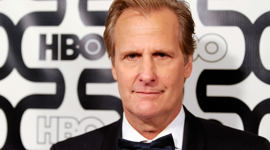 ’Will McAvoy’ chimes in on Trump, Clinton (VIDEO)