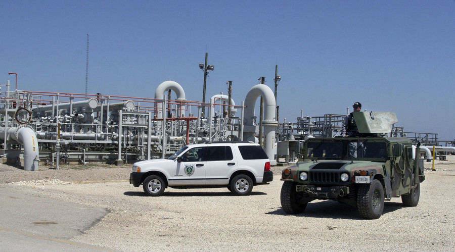 Oil climbs higher on US stockpiles decline & supply disruptions