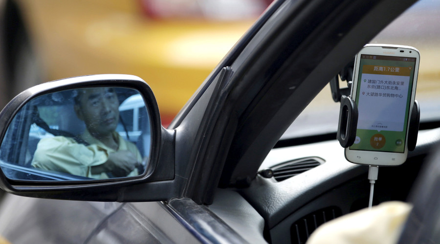 Apple bets $1bn on Chinese Uber rival