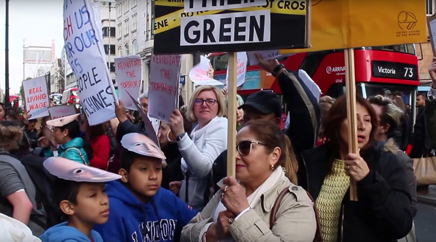 ‘Topshop, shame on you!’ London protesters cause chaos outside leading retail store