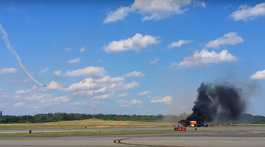 Stunt pilot killed in fiery plane crash at US family airshow (VIDEO)