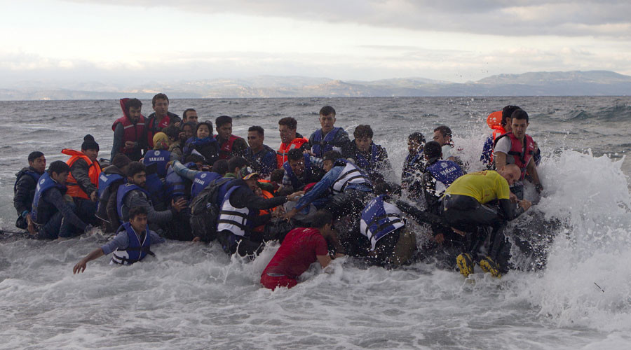 Smugglers made $6bn from illegal migrant trafficking to EU last year - report