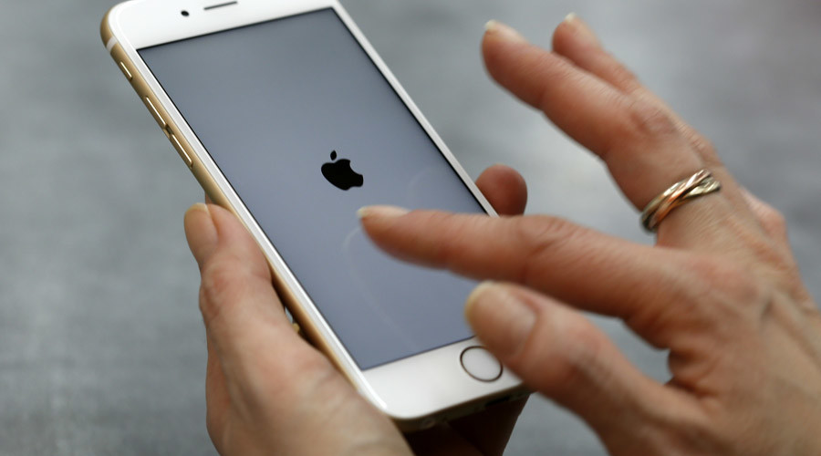 Bride too busy texting friends to ‘get intimate’ on wedding night divorced by groom