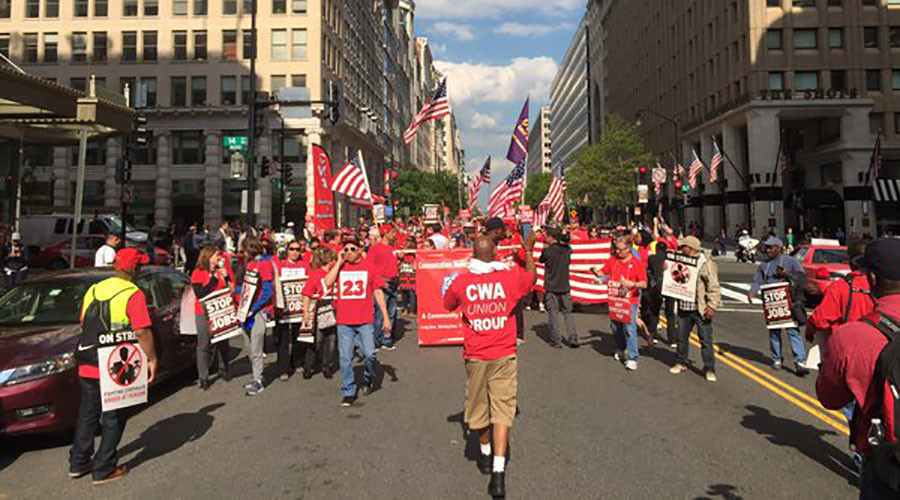 Strikers persist as Verizon shares slip & White House gets involved