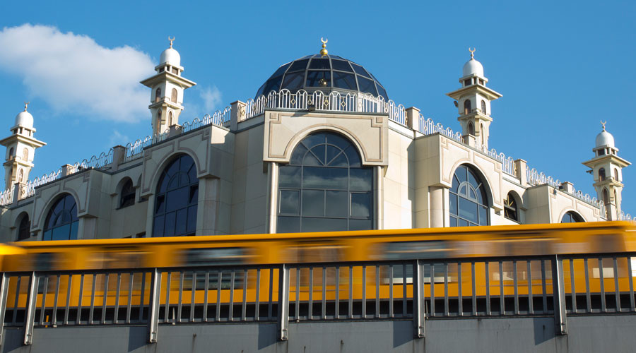 ‘We have to know what happens there’: German govt wants to watch mosques & imams