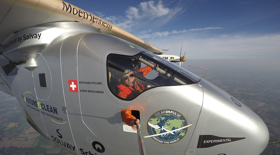 Extreme selfie: Pilot takes snap from solar powered plane during globe circling voyage (PHOTOS)