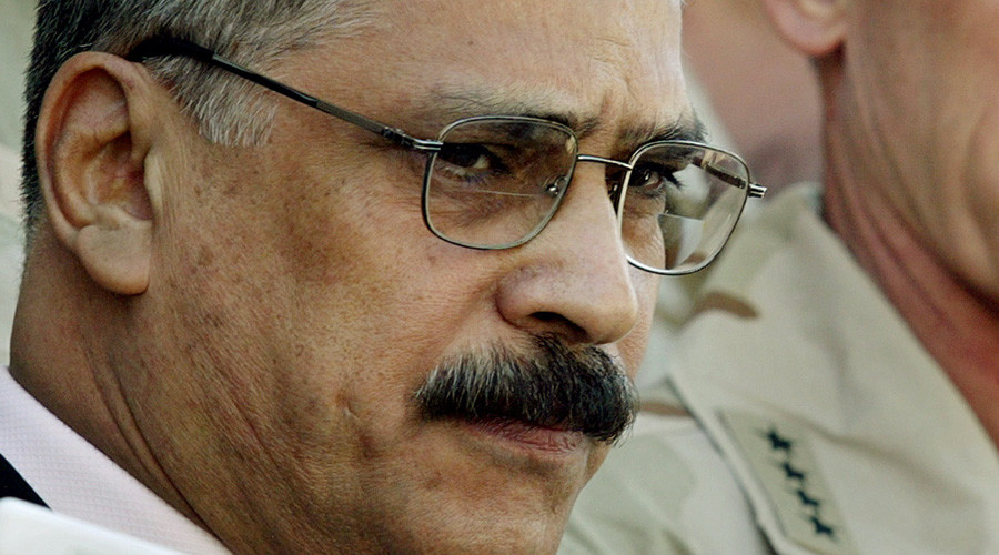 <b>Former Iraqi</b> Interim Minister of Defence Hazem al Sha&#39;alan © Bob Strong - 5747557ec46188a36a8b45d0