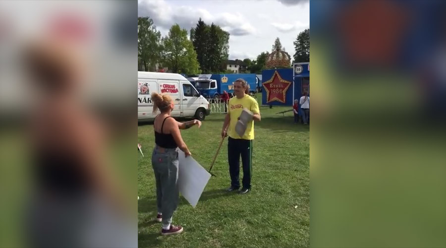 Circus worker in Sweden throws poo at animal rights protesters (VIDEO)