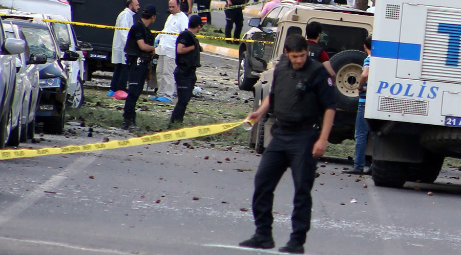 Six killed, 20 injured in roadside bombings in southeast Turkey