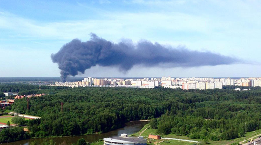 Massive fire near Moscow engulfs warehouse storing gas cylinders