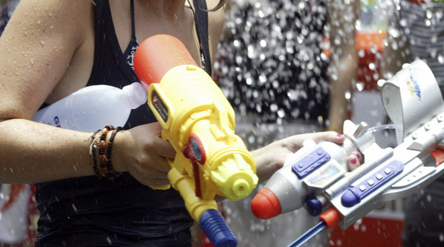 Kids use water guns to put out West Fargo fire, save man