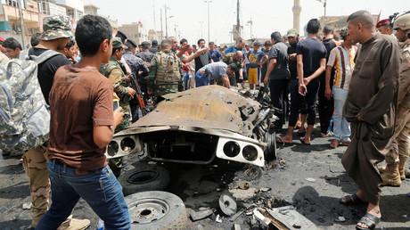 People gather at the scene of a car bomb attack in Baghdad's mainly Shi'ite district of Sadr City, Iraq, May 11, 2016. © Wissm al-Okili