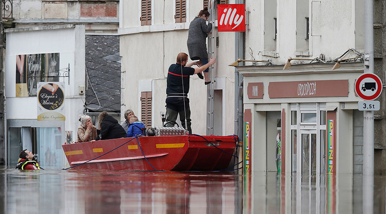 Thousands evacuated as floods sweep across France — RT In vision