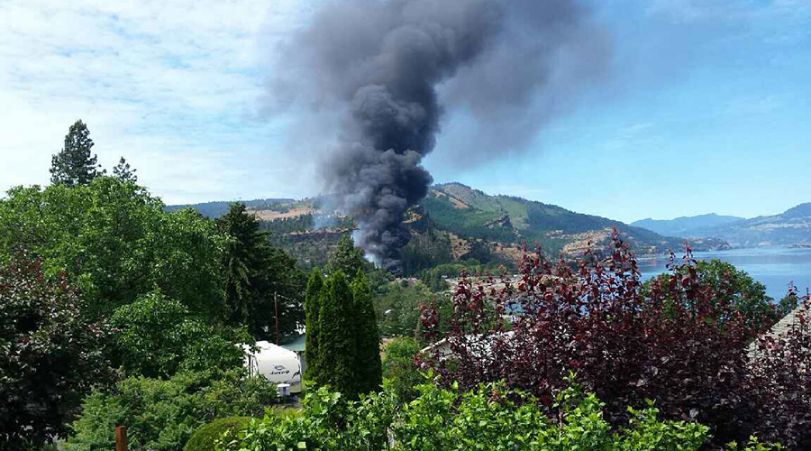 Oil train derails near Mosier, Oregon, smoke visible for miles
