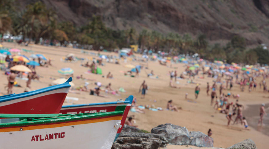 Huge blast rips trailer home apart on Tenerife beach (PHOTOS)