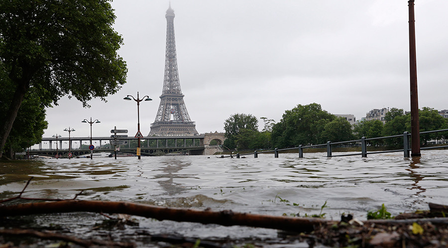 paris floods today news