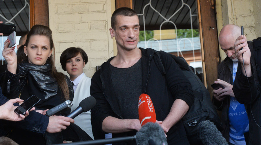 Radical performance artist who started fire at Russian FSB HQ entrance set free on bail