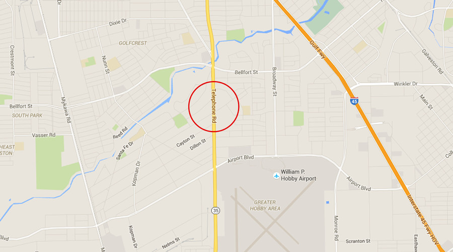 3 killed as small plane crashes into hardware store parking lot in Houston