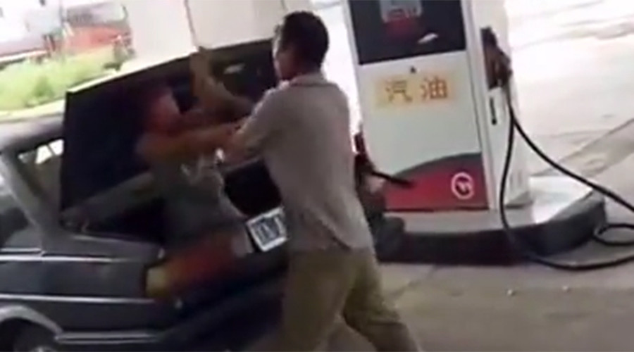 Man attacks woman, forces her into car trunk at Chinese gas station as witnesses stand by (VIDEO)
