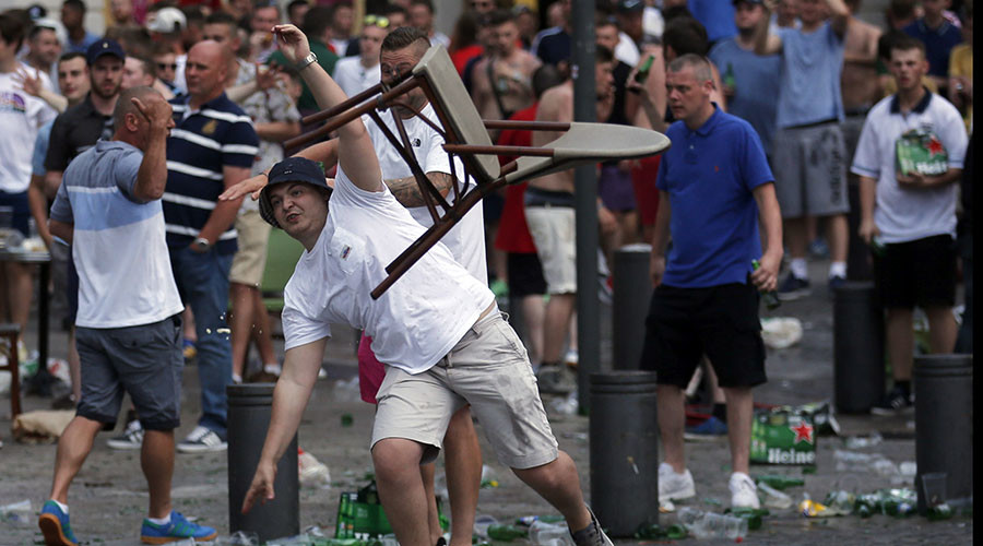 Alcohol banned at Euro 2016 fan zones, 'sensitive' areas after fan clashes