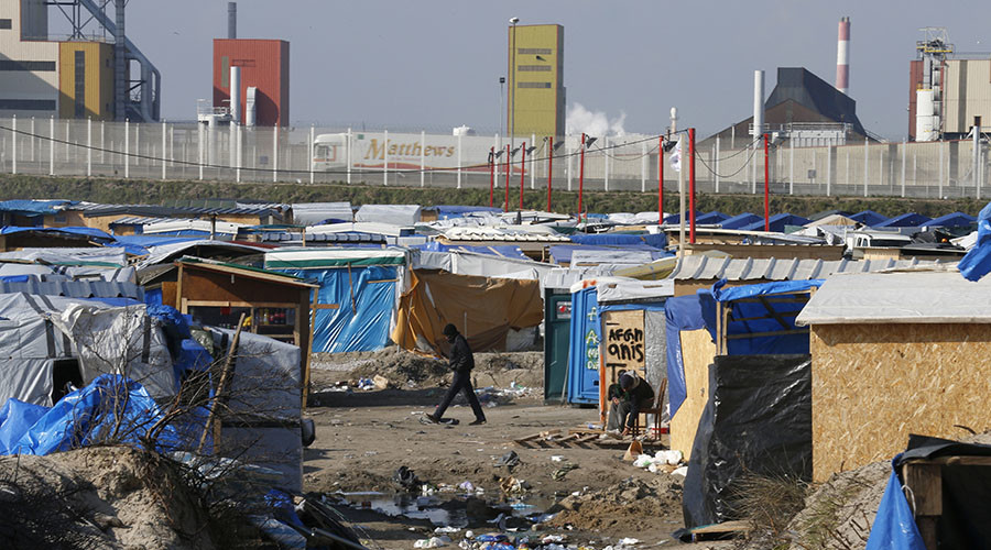 Refugee aid convoy bound for Calais blocked by ‘authoritarian’ French border authorities