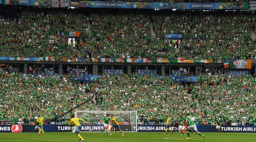 Ireland’s ‘Green Army’ fans offer welcome antidote to Euro 2016 football violence (VIDEOS)