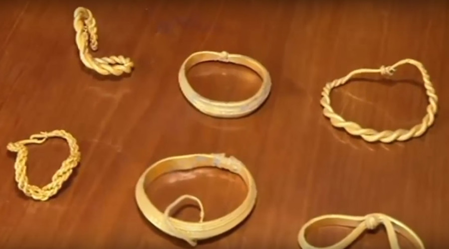 Great Danes: Viking gold jewelry stash found by amateur archaeologists (VIDEO)