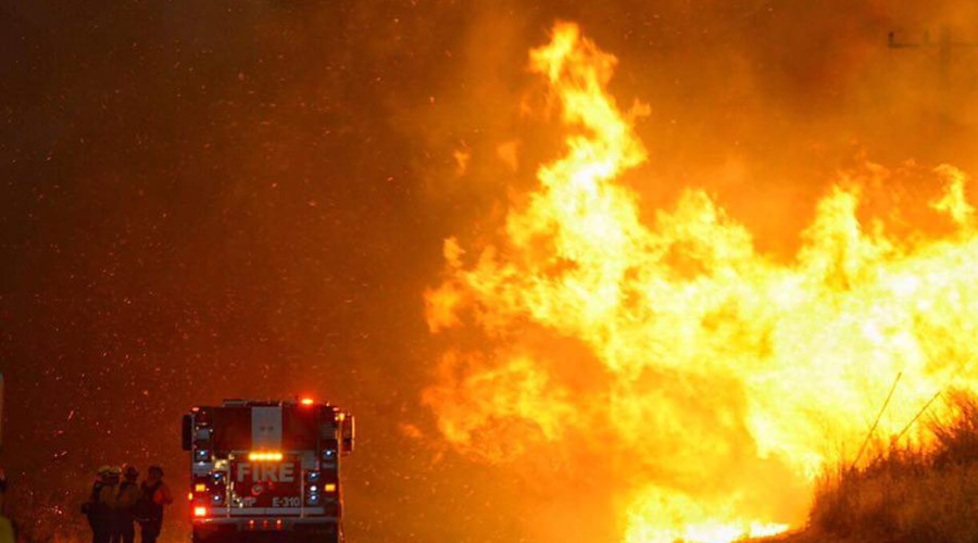 Whirling ‘fire devil’ spotted as California bush blaze rages (PHOTOS, VIDEOS)