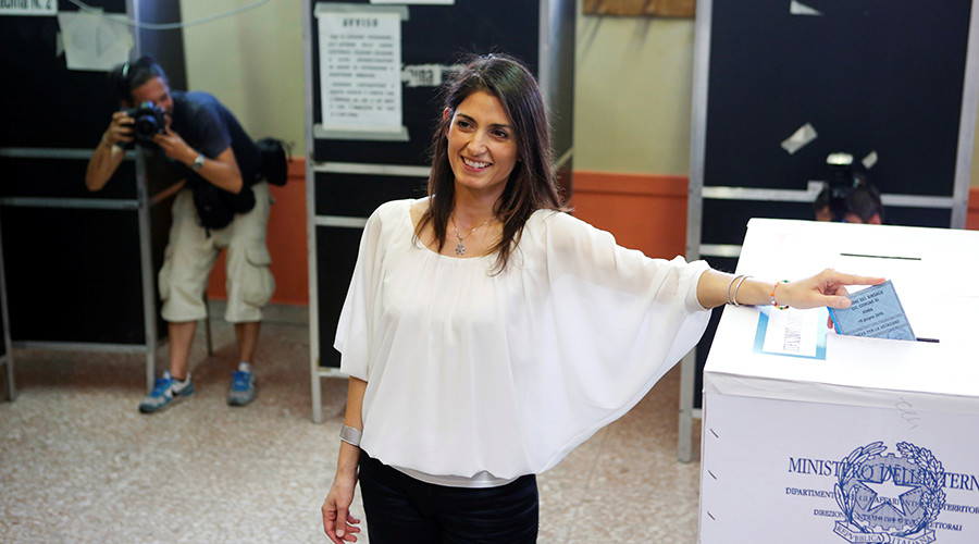 Virginia Raggi, 5-Star Movement candidate for Rome's mayor, casts her vote at the polling station in Rome, Italy June 19, 2016 Â© Remo Casilli