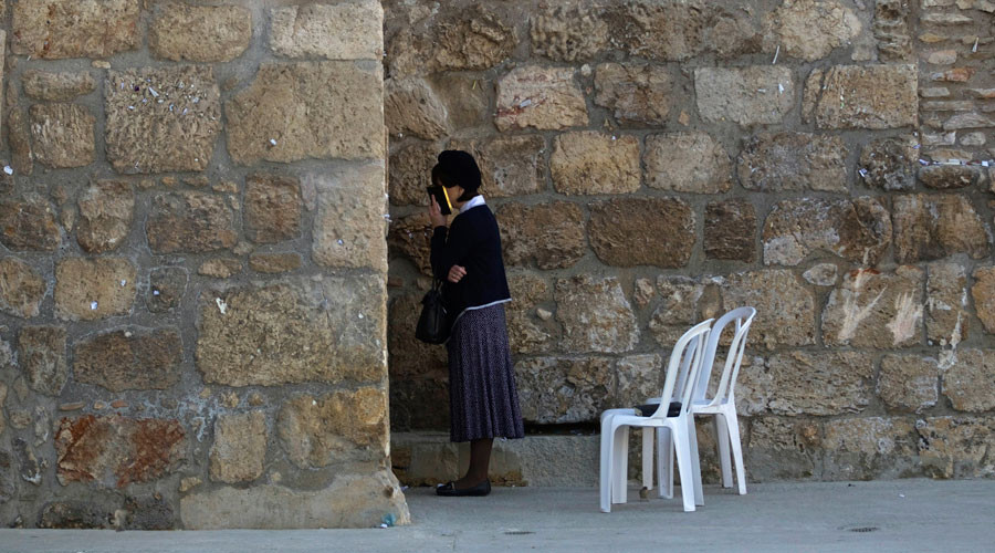 Israeli judge orders mayor to remove 'modesty signs' after previous ruling was ignored
