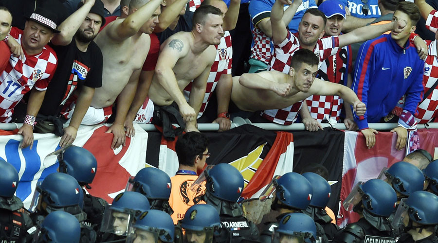 Croatian football hooligans bid to get country thrown out of Euro 2016