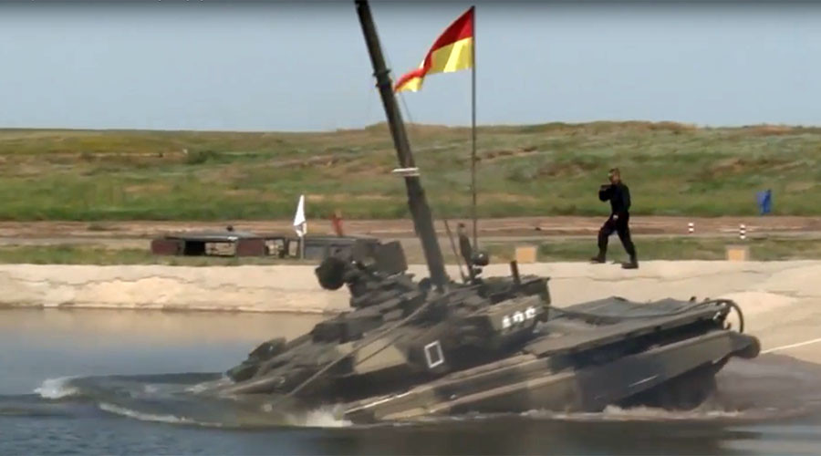 Russian T-90 tanks dive underwater during amphibious drills (VIDEO)