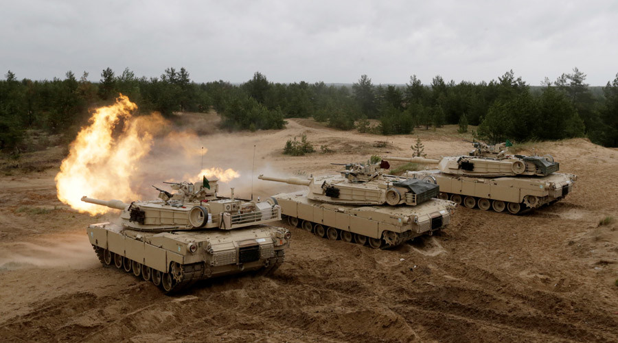 U.S. M1 Abrams tanks fire during the "Saber Strike" NATO military exercise in Adazi, Latvia, June 11, 2016. © Ints Kalnins