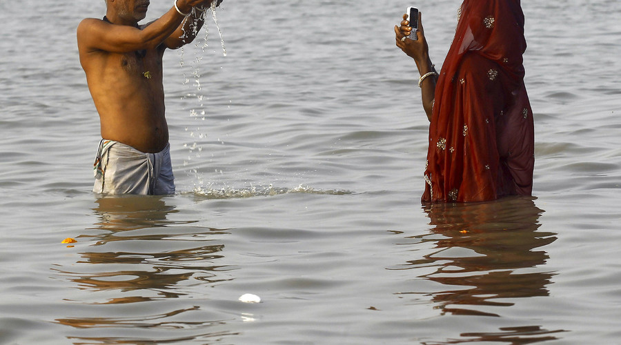 7 people die as friends try to rescue Indian man taking selfie near Ganges