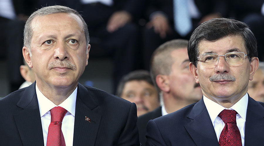 Turkey's President Tayyip Erdogan (L) and Prime Minister Ahmet Davutoglu. © Rasit Aydogan