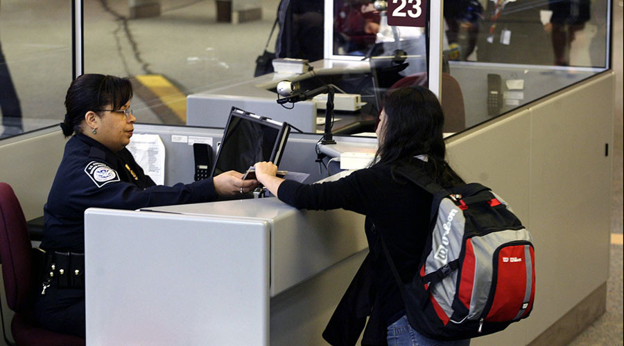 Social profiling: US border agents want to know what you're saying on Facebook & Twitter