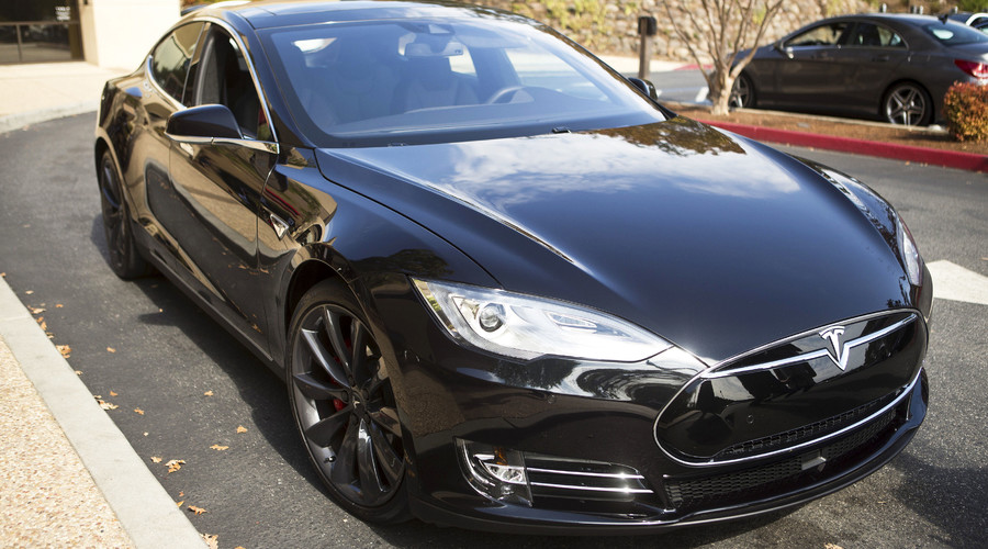 Federal gov’t opens investigation into first known Tesla Autopilot fatality