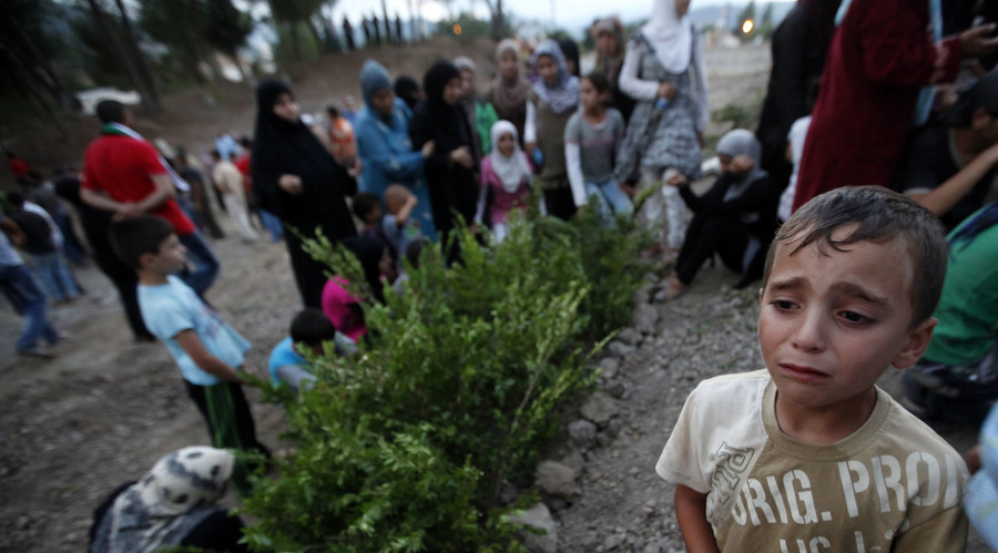 Horrific conditions in Australia’s refugee centers intended to scare off migrants – doctor