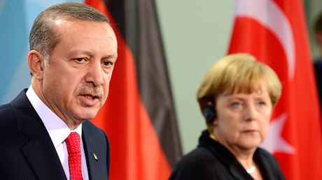 German Chancellor Angela Merkel (R) and Turkish President Tayyip Erdogan © Str