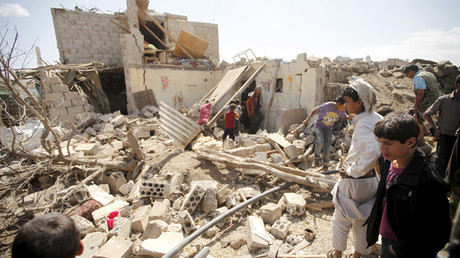 People inspect damage at a house after it was destroyed by a Saudi-led air strike in Yemen's capital Sanaa, February 25, 2016. © Mohamed al-Sayaghi