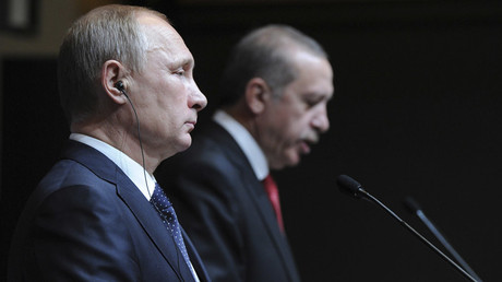 Russia's President Vladimir Putin (L) and his Turkish counterpart Tayyip Erdogan © Mikhail Klimentyev