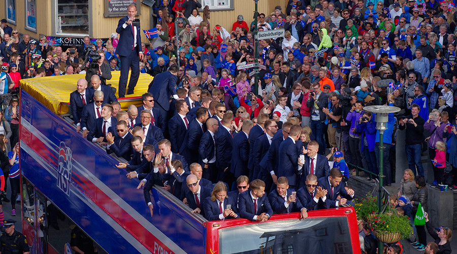 Ultimate Viking war chant: Iceland greets team that won Europe’s heart (VIDEO)
