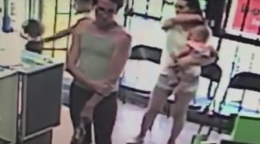 Spine-chilling moment child-snatcher abducts 4yo girl caught on camera (VIDEO)