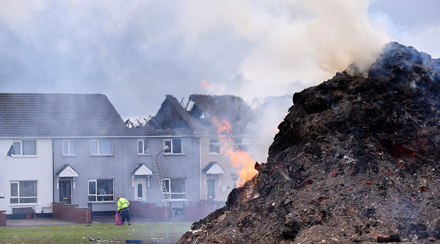 Epic Bonfires Light Up Northern Ireland Skies Destroy Homes During   57852518c4618865198b45b5 