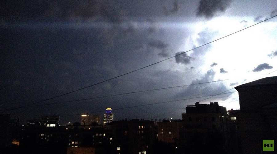 Enormous thunderstorm hits Moscow, rain floods streets (PHOTOS, VIDEOS)