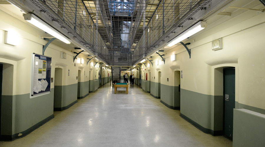 Hardcore Muslim extremists must be isolated in prison – report