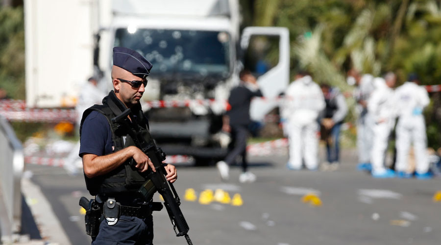 Bomb squad blows up suspicious package found in truck in Nice
