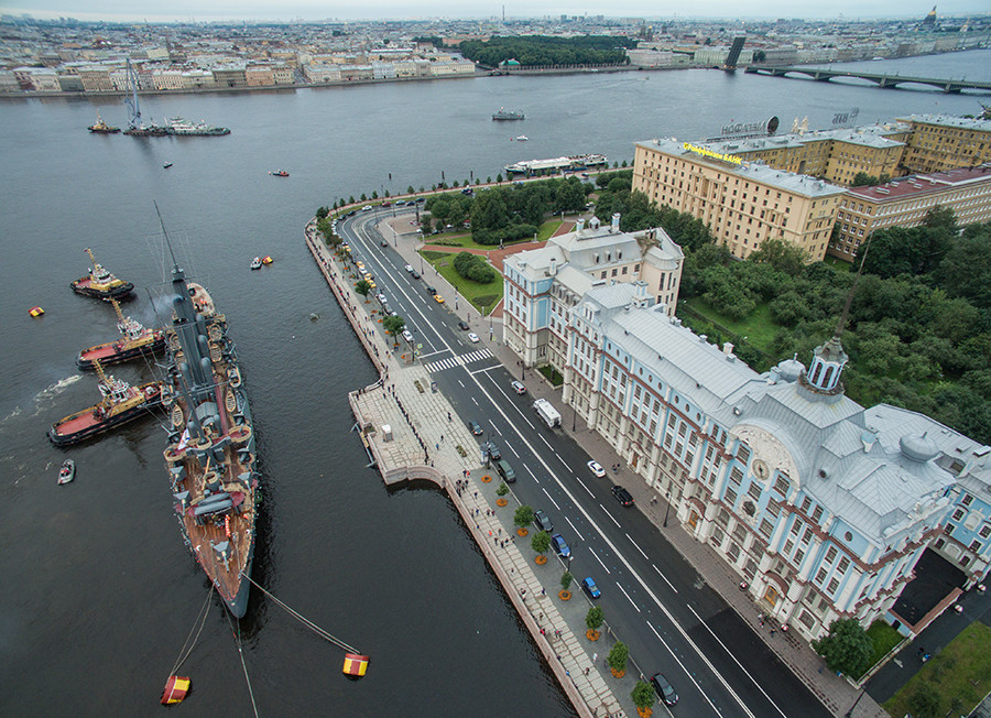 Russian revolution icon, cruiser Aurora, makes spectacular comeback in ...