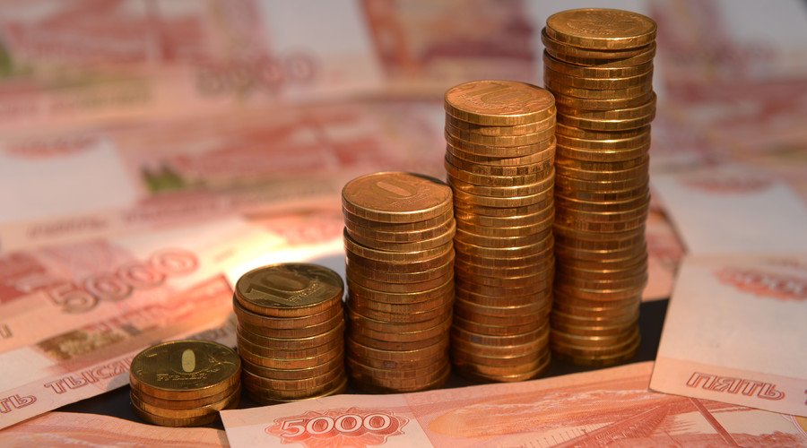 Ruble rises as emerging market cash shifts from Turkey