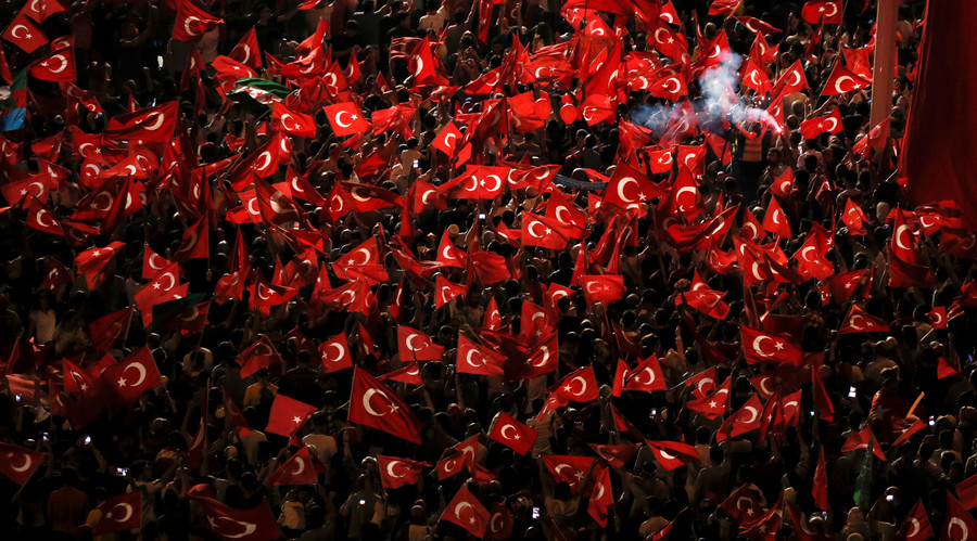 Political uncertainty threatens Turkey's investment-grade rating